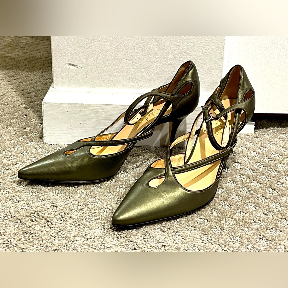 COLE HAAN Women's Patrice Cross Pump Moss Metallic Size 8 B EUC